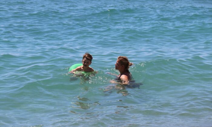 Kısıtlamasız ilk cumartesi gününde sahiller doldu