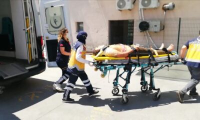 Kışladaki inşaatta göçük altında kalan 2 işçi kurtarıldı