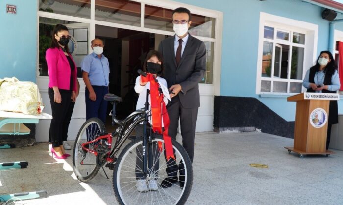 Kitap Okuma Yarışması’nın kazananları ödüllerini aldı