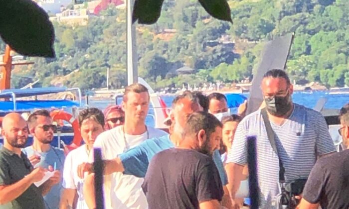 Kıvanç Tatlıtuğ Bodrum’da kamera karşısına geçti