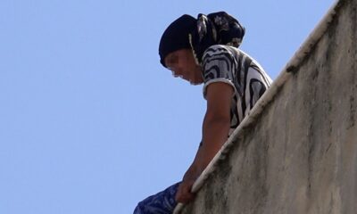 Kızına kızdı, çatıya çıktı