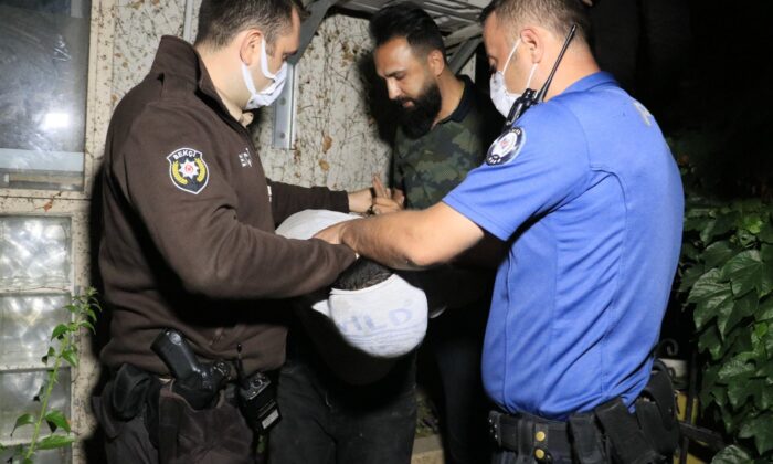 Klima hırsızı saklandığı kafenin bahçesinde yakalandı