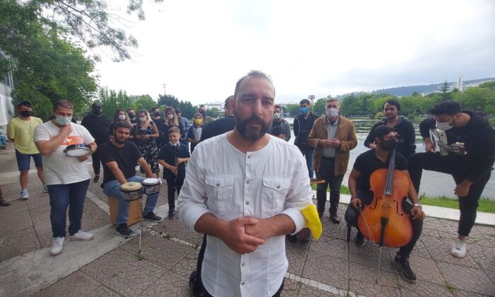 Kocaeli müzisyenler Cumhurbaşkanı Erdoğan’a şarkı ile seslendi