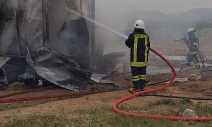 Konteynerde çıkan yangın itfaiye ekiplerince söndürüldü