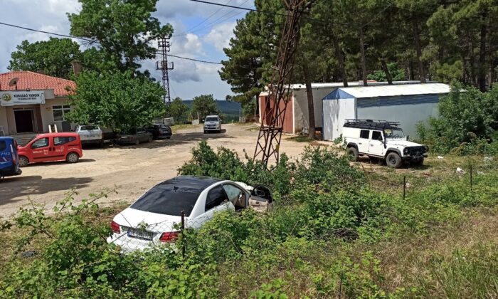 Kontrolden çıkan araç, yangın müdahale istasyonunun bahçesine uçtu: 2 yaralı