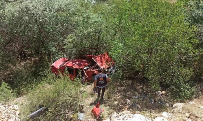 Kontrolden çıkan otomobil Botan Çayı’na uçtu: 2 yaralı