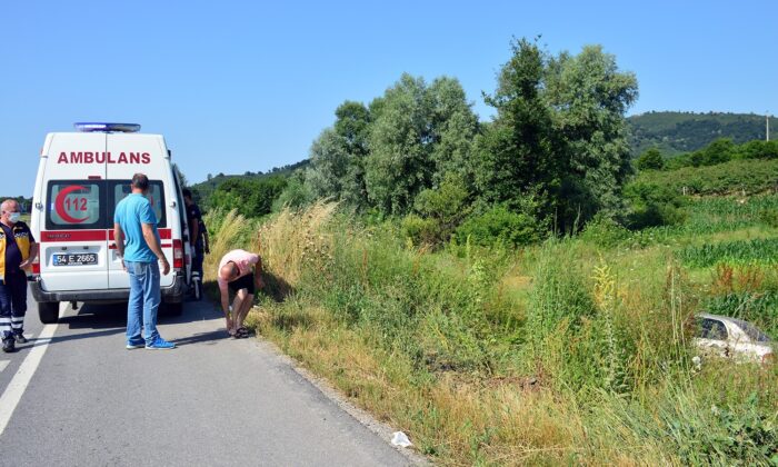 Kontrolden çıkan otomobil tarlaya uçtu