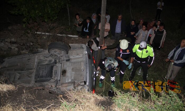 Kontrolden çıkan otomobil uçuruma düşüp ters döndü: 3 ağır yaralı