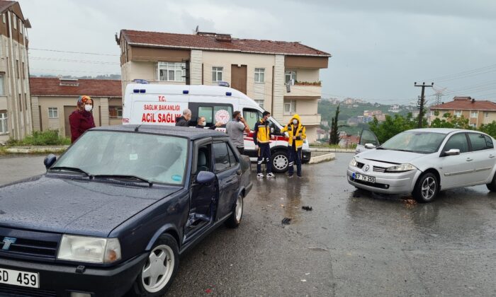 Kontrolsüz kavşakta kaza: 1 yaralı