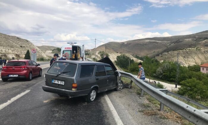 Kontrolü kaybedip bariyerlere girdi