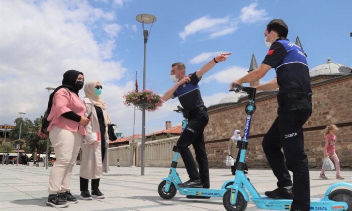 Konya Büyükşehir zabıtasından elektrikli scooter ile hizmet
