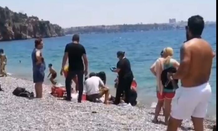 Konyaaltı sahilinde 70 yaşındaki kişi boğuldu