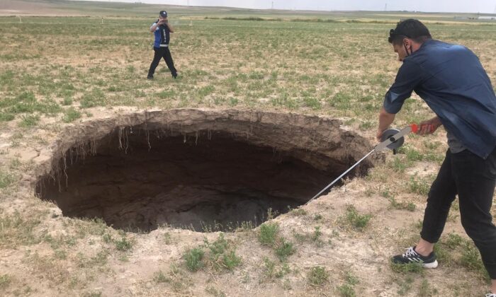 Konya’da yeni oluşan obruğa AFAD’tan inceleme
