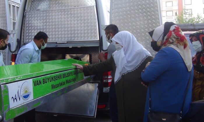 Kötü koku gelen evden ceset çıktı