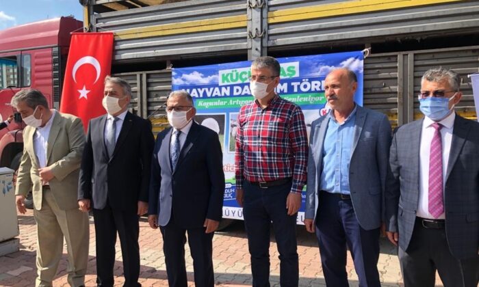 “Koyunlar Artıyor Meralar Şenleniyor” projesi ile 55 aileye bin 100 küçükbaş verildi