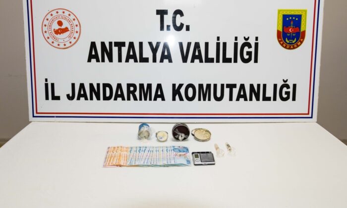 Krem kutusuna saklanan uyuşturucu madde jandarmaya yakalandı