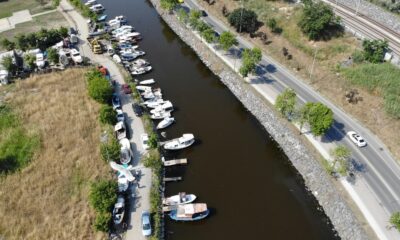 Küçükçekmece Menekşe Deresi kırmızıya büründü