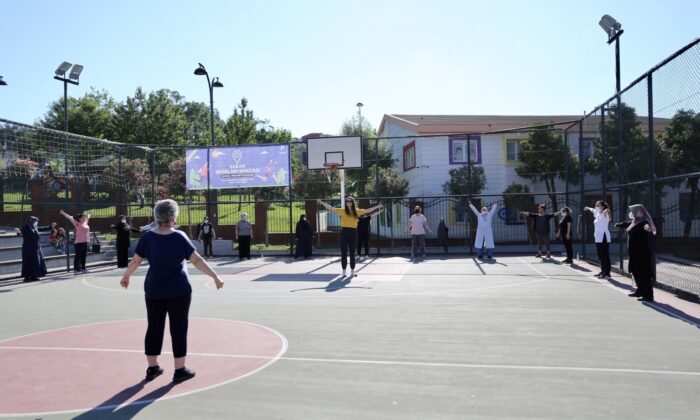 Küçükçekmeceliler güne sporla başlıyor