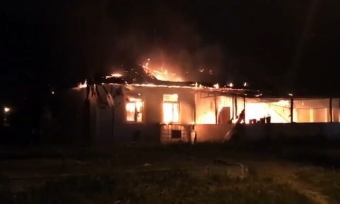 Kullanılmayan tek katlı ev alevlere teslim oldu