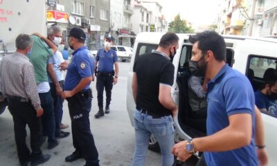 Kumar oynarken yakalandı, görüntü vermemek için dolu araca binmeye çalıştı