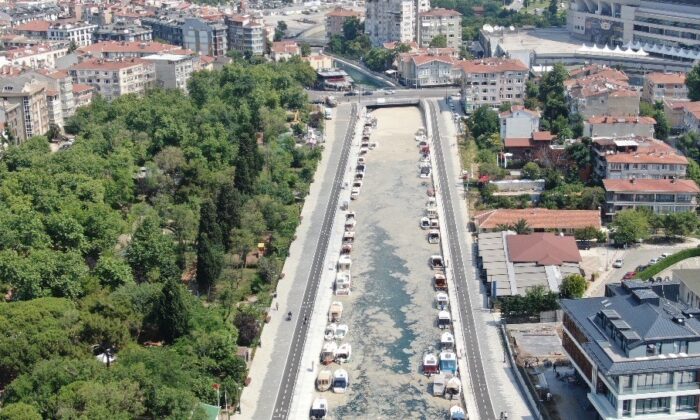 Kurbağalıdere de deniz salyası ile kaplandı