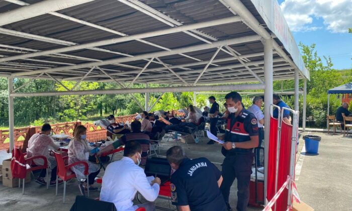 Kuruluş yıl dönümünde gönüllü kan bağışında bulundular