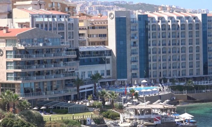 Kuşadalı turizmcilerin Rus turist sevinci