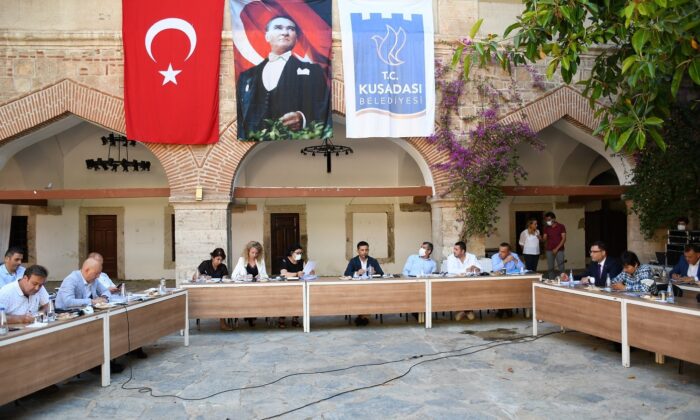 Kuşadası Belediyesi’nden esnafa üçüncü destek paketi geldi