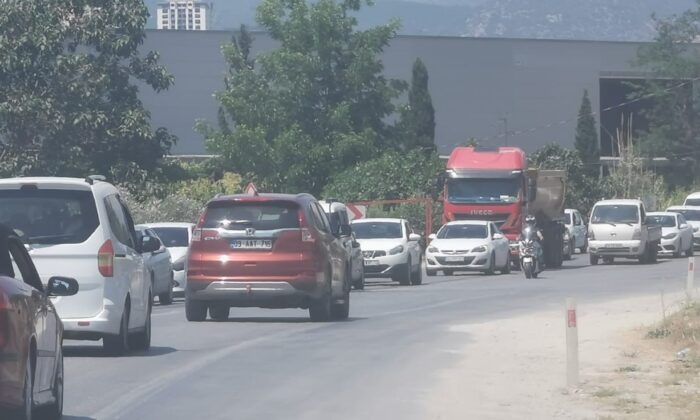 Kuşadası’na yazlıkçı akını: 1 günde 10 binden fazla araç giriş yaptı