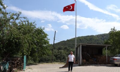 Kuşçular Mahallesi’nde Türk Bayrağı göndere çekildi