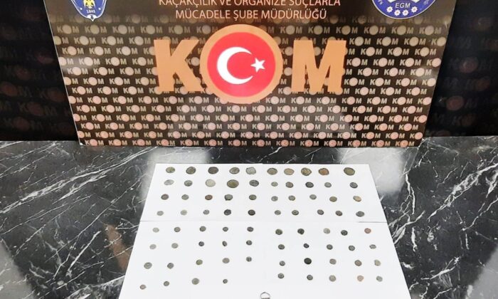 Kütahya’da durdurulan araçta 87 adet tarihi eser ele geçirildi
