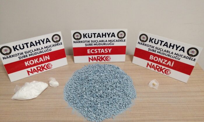 Kütahya’da durdurulan araçta uyuşturucu ele geçirildi