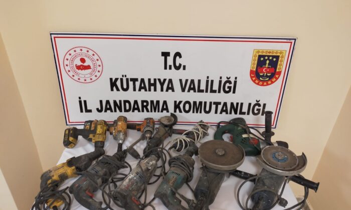 Kütahya’da hırsızlık olayına karışan 3 zanlı tutuklandı