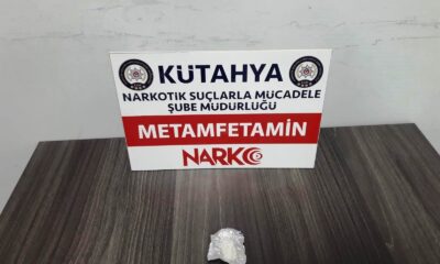 Kütahya’da kumar baskınında aranan iki şahıs ve uyuşturucu ele geçirildi