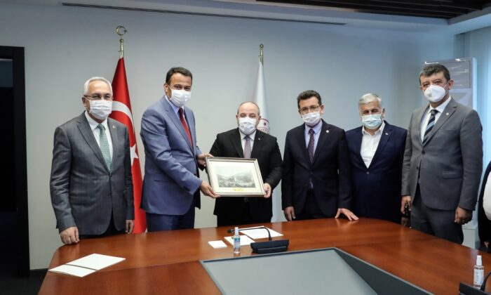 KUTSO ve Batı Antalya heyeti Bakan Varank’la bir araya geldi
