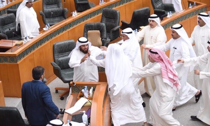 Kuveyt parlamentosunda kavga
