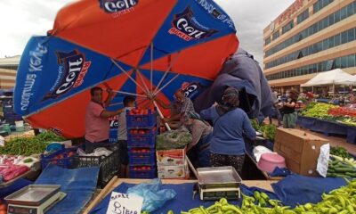 Kuvvetli rüzgar, pazaryerini birbirine kattı