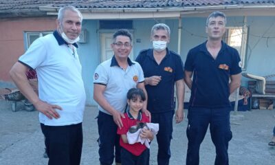 Kuyuya düşen kediyi itfaiye kurtardı