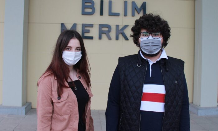 Lise öğrencileri Türkiye’nin adını dünyaya duyurdu