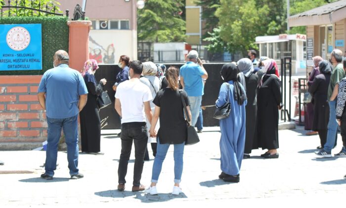 Liselere Geçiş Sistemi (LGS) sınavı sona erdi