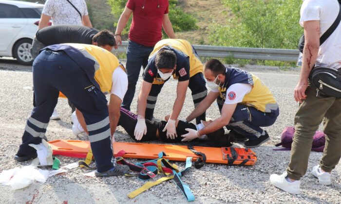 Lösemili öğrencileri taşıyan tur otobüsü devrildi: 4’ü ağır 15 yaralı
