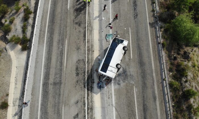 Lösemili öğrencilerinin moral gezisi faciayla noktalandı; 4’ü ağır 25 yaralı