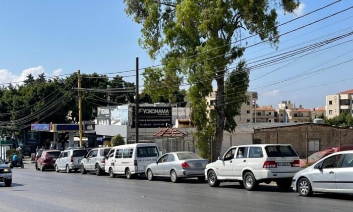 Lübnan’da benzin ithal edilemedi, benzin istasyonlarında uzun kuyruklar oluştu