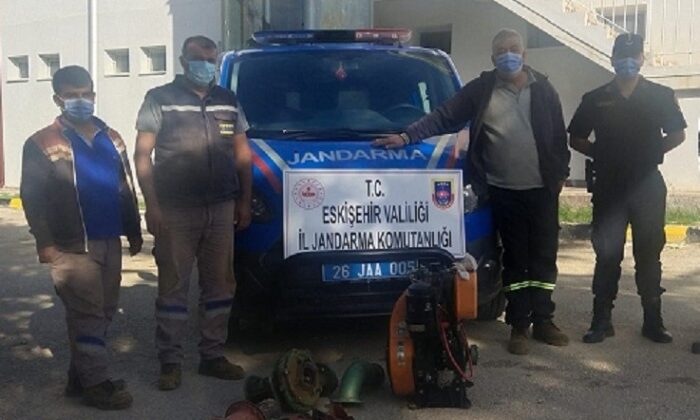 Madenden su motoru çalan şüpheliler yakalandı