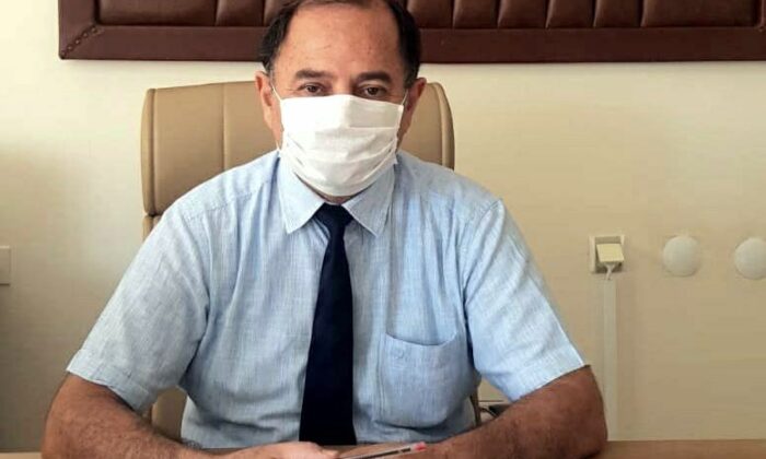 Mahalle mahalle gezerek aşıya ikna ediyorlar