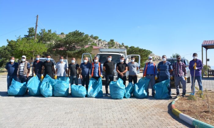 Makam Dağı’nda temizlik çalışması gerçekleştirdi