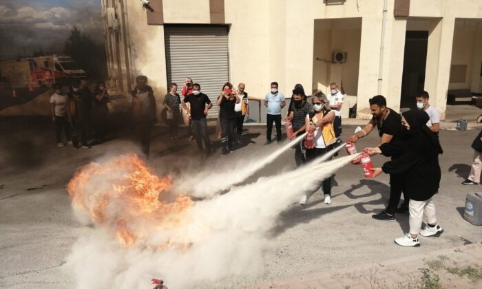 Malatya 112 çalışanlarına tahliye ve yangın söndürme tatbikatı