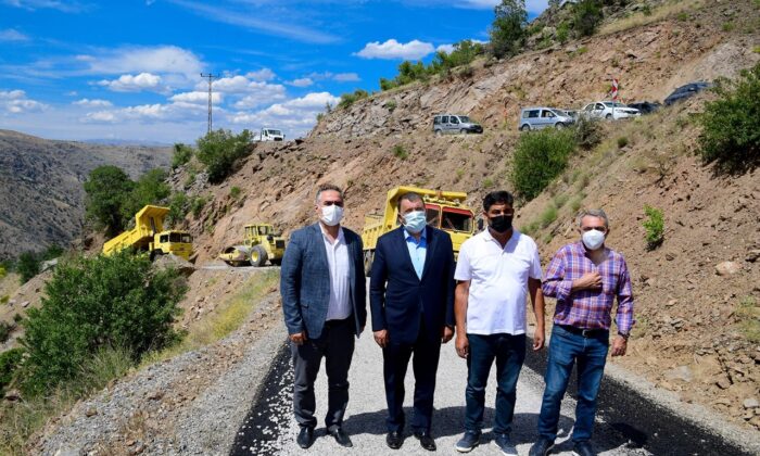 Malatya Akça Mahallesi ilk kez asfalt yolla tanıştı