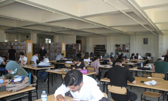 Malazgirtli gençler üniversite sınavı için son hazırlıklarını yapıyor