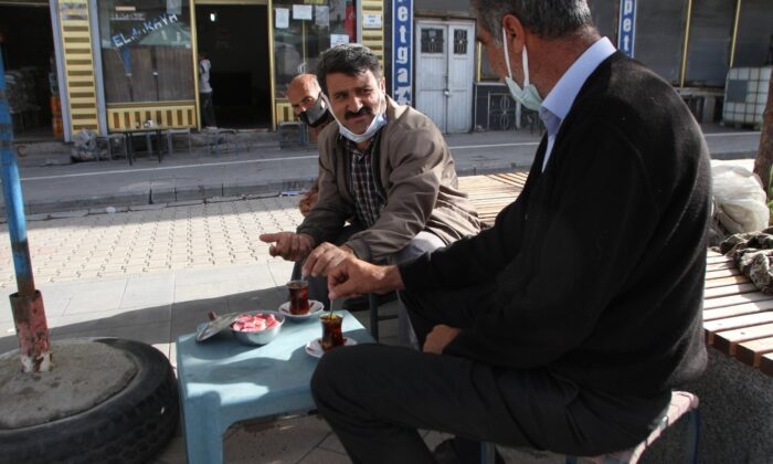 Malazgirt’te normalleşme süreciyle çaylar yeniden demlendi